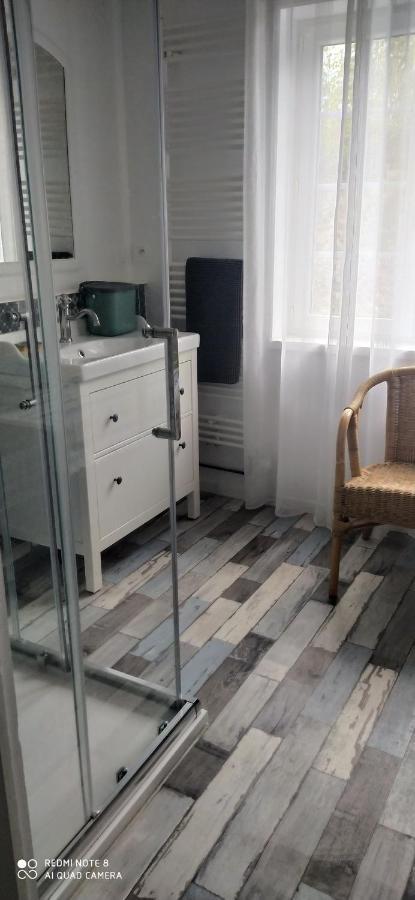 Logement Independant Attenant A Une Maison Dans Grand Jardin Retournac Bagian luar foto